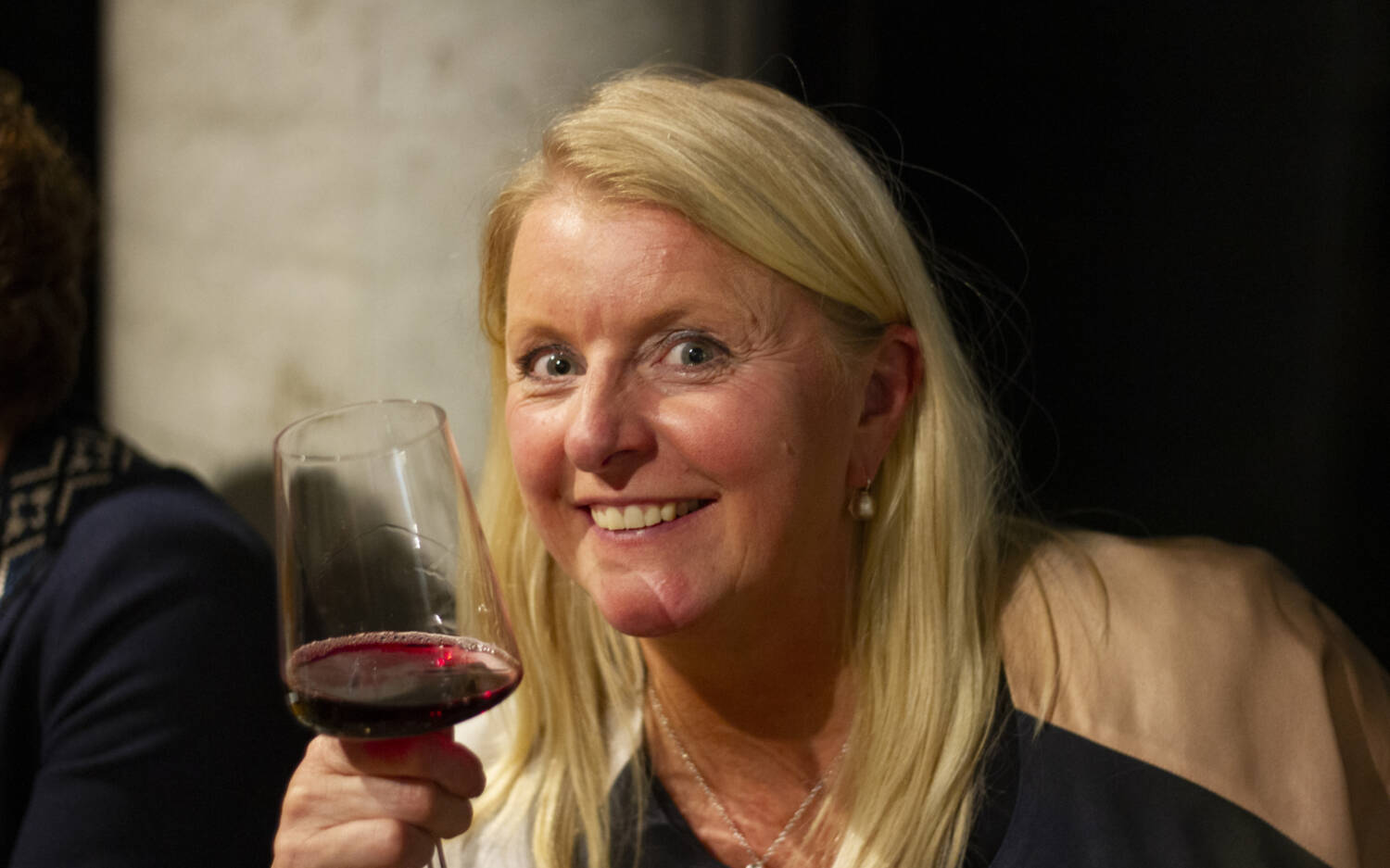 Elke Berner möchte Weingenuss für jeden erlebbar machen / © Johanna Zobel