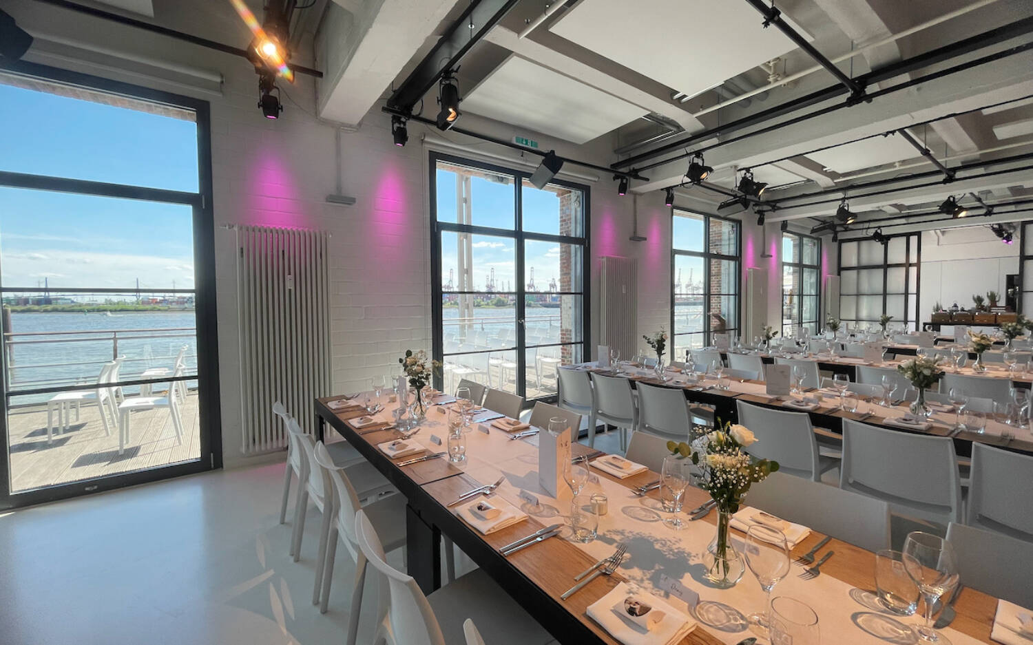 Feiern mit Blick auf die Elbe: Der Kaispeicher B ist eine Eventlocation in Hamburg in Premiumlage / ©Brunckhorst