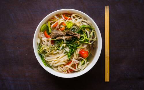 Handgezogene Nudeln in würziger Brühe: Kimmi’s wärmt mit Soulfood / ©Unsplash /Kirill Tonkikh