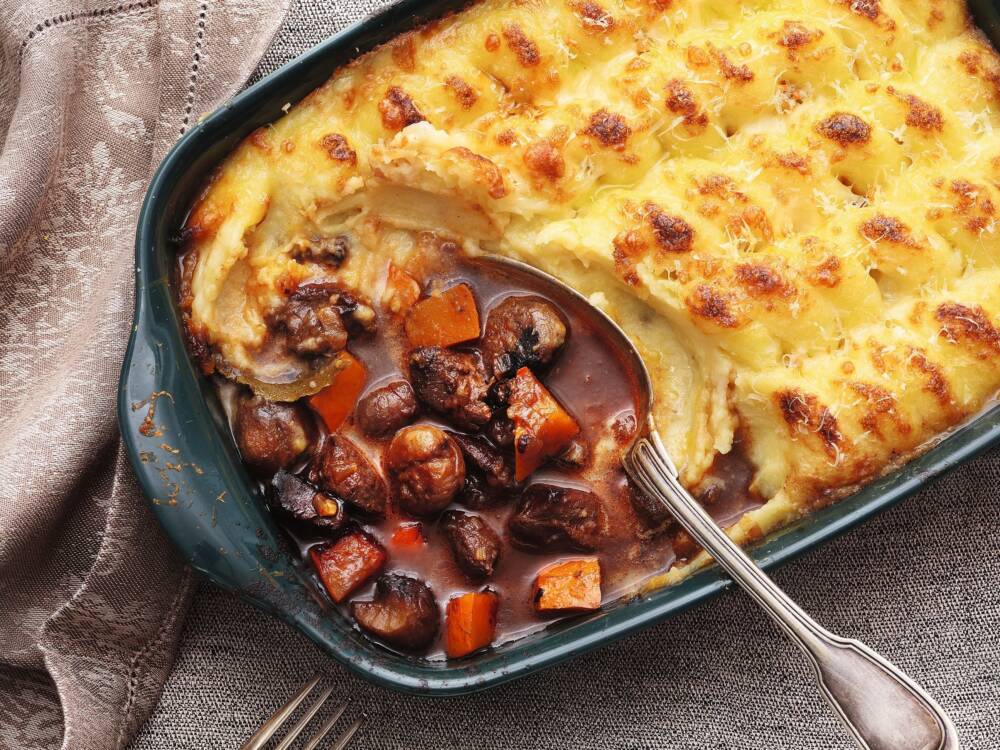 In seinem neuen Kochbuch stellt Johann Lafer auch herbstliche Familienrezepte vor: ein Widlschwein-Shepards Pie mit Kürbis und Maronen / ©