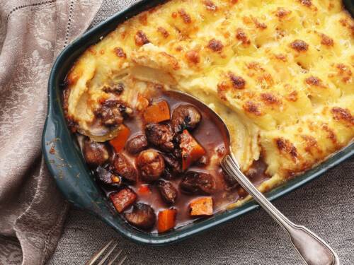 In seinem neuen Kochbuch stellt Johann Lafer auch herbstliche Familienrezepte vor: ein Widlschwein-Shepards Pie mit Kürbis und Maronen / ©