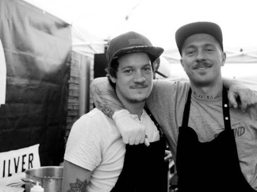Johannes Riffelmacher (l.) und Thomas Kosikowski waren nicht nur ein Gründerteam, sondern sind auch enge Freunde / ©Salt & Silver