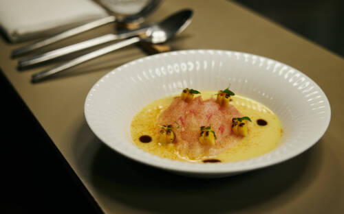 Künstlerische Kreationen aus Fisch und Meeresfrüchten in der XO Seafoodbar / ©Justus Keller