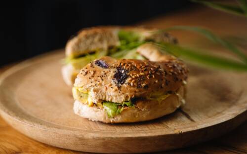 Leckere Bagel zum Lunch bei Melicious / ©Unsplash/Erwan Nonon
