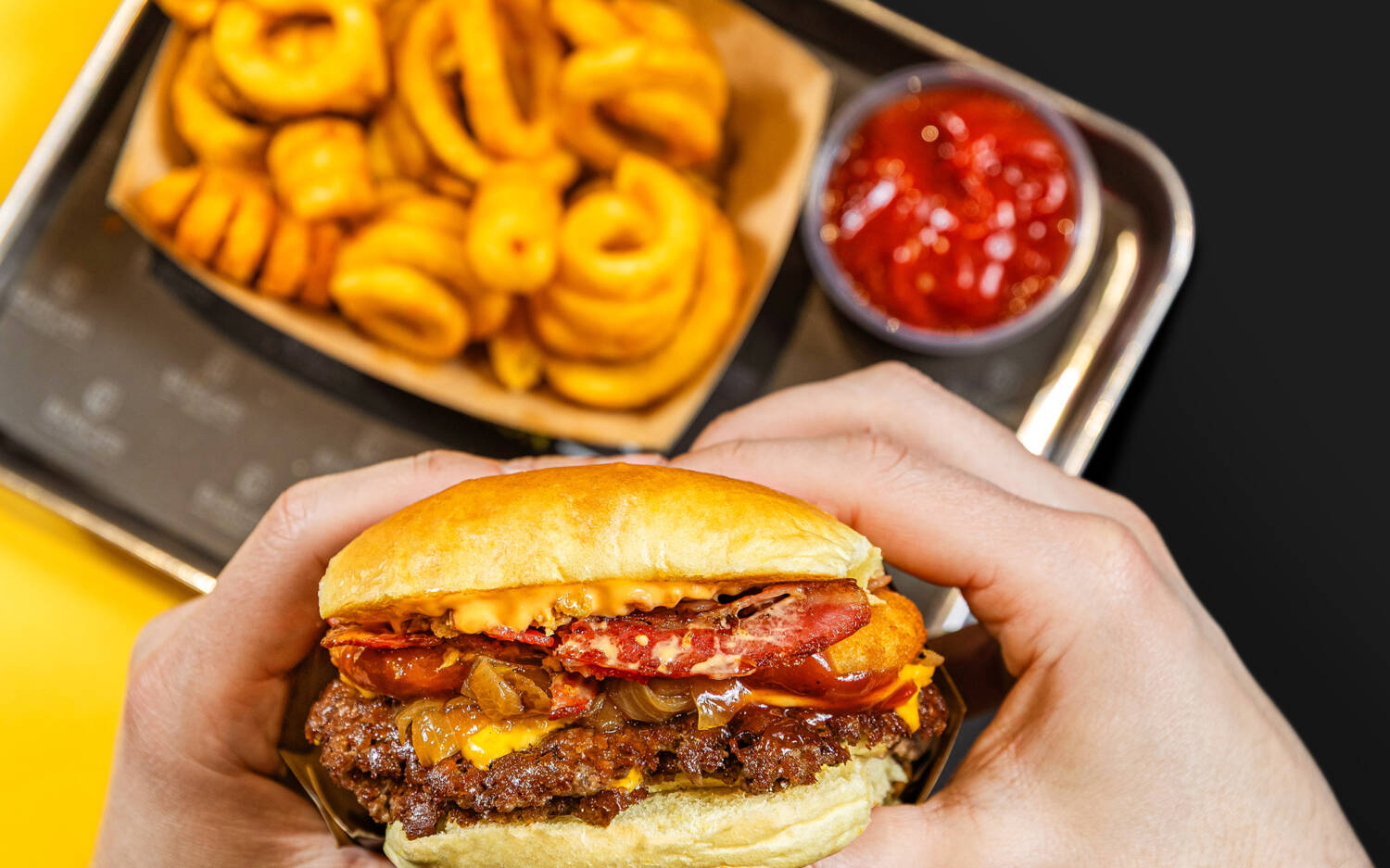 Smashburger und Fritten gibt es seit Anfang September bei Burger Vision in Bramfeld / ©Burger Vision