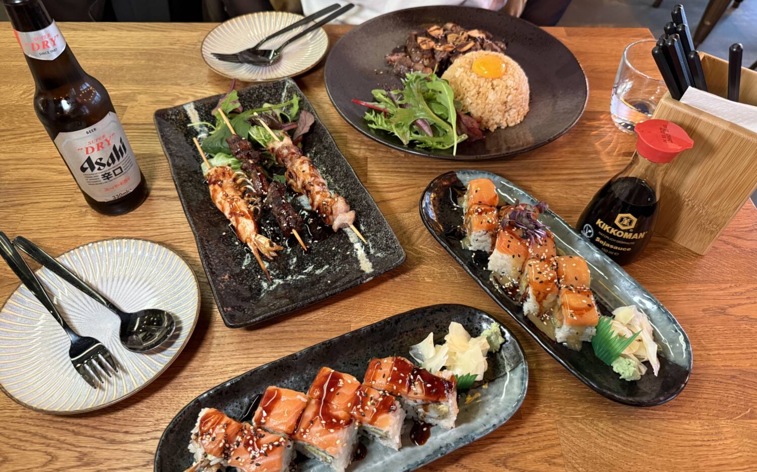 Sushi, Yakitori und gegrilltes Fleisch stehen im neuen Omoide auf der Speisekarte / ©Carlotta Maas