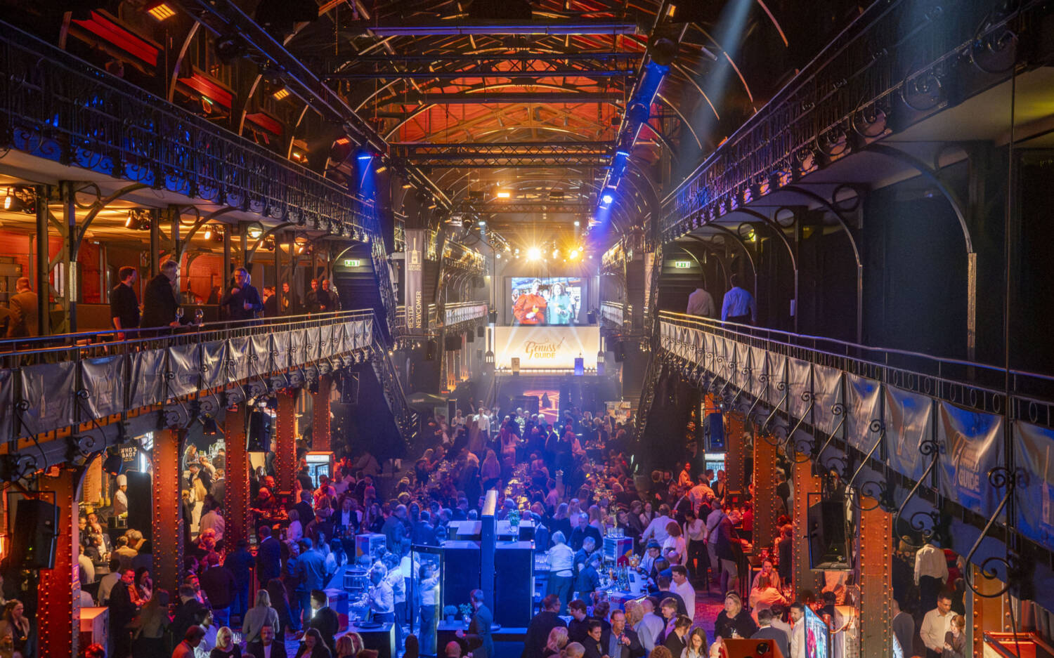 Viele Gäste und viel Stimmung: Der Genuss-Creator Award findet in der Fischauktionshalle statt / ©Jan-Ramsus Lippels
